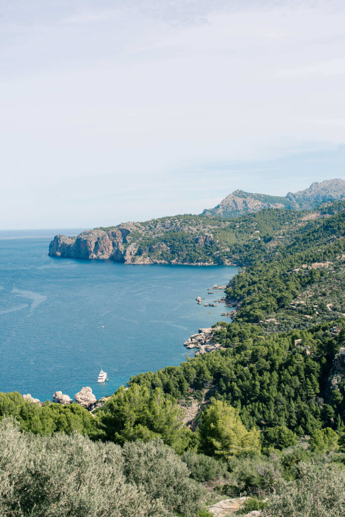 Elegant destination wedding in Mallorca in a historic finca venue Sa Pedrissa– captured by a local wedding photographer in Mallorca