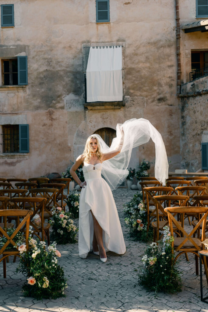 Elegant destination wedding in Mallorca in a historic finca venue – captured by a local wedding photographer in Mallorca