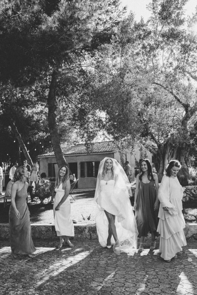 Elegant destination wedding in Mallorca in a historic finca venue – captured by a local wedding photographer in Mallorca